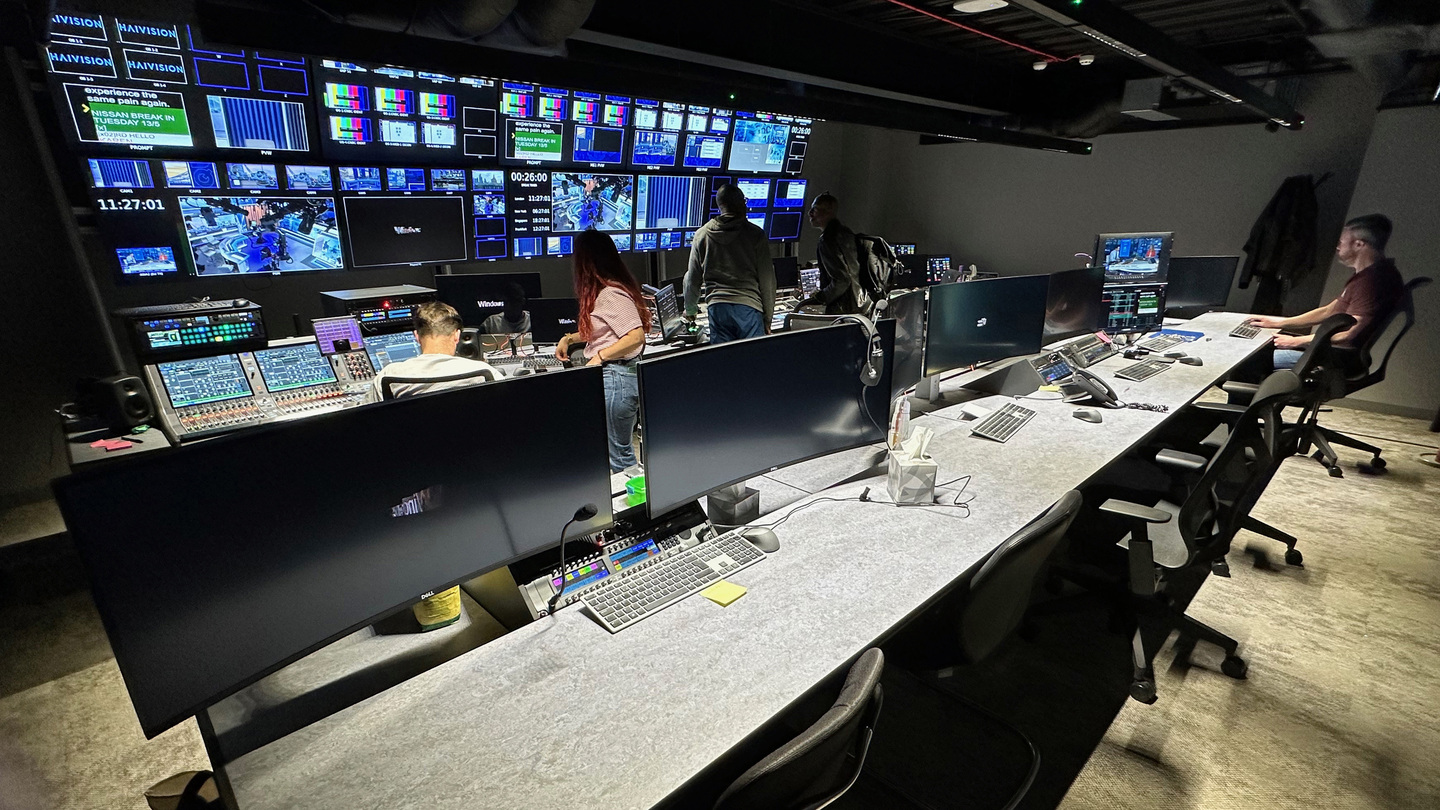 Custom Consoles’ MediaWall and Module-R desks in CNBC Europe’s new control suite